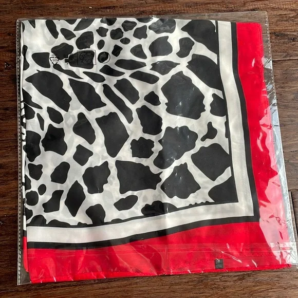 Elise French style pattern scarf multi-functional - Picture 2 of 2